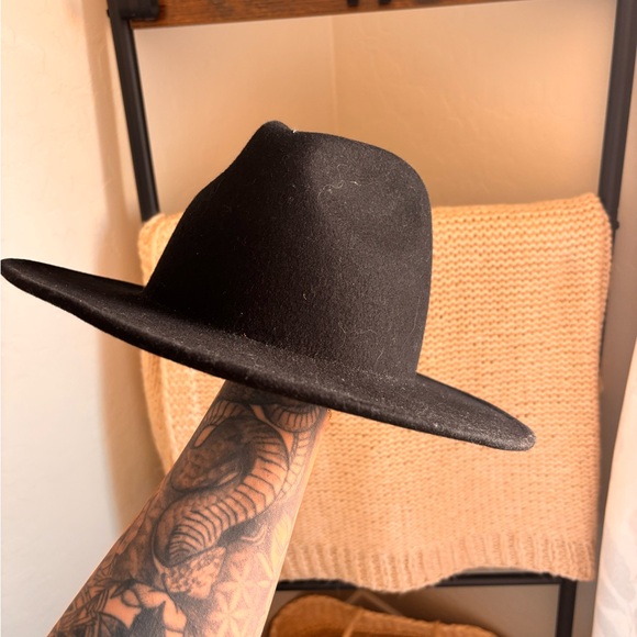 GIGI PIP Classic Black Hat - Picture 4 of 7